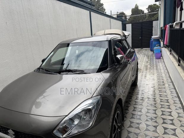 Suzuki Swift 2023 Gray