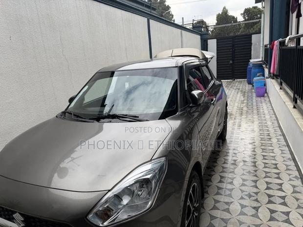 Suzuki Swift 2023 Gray