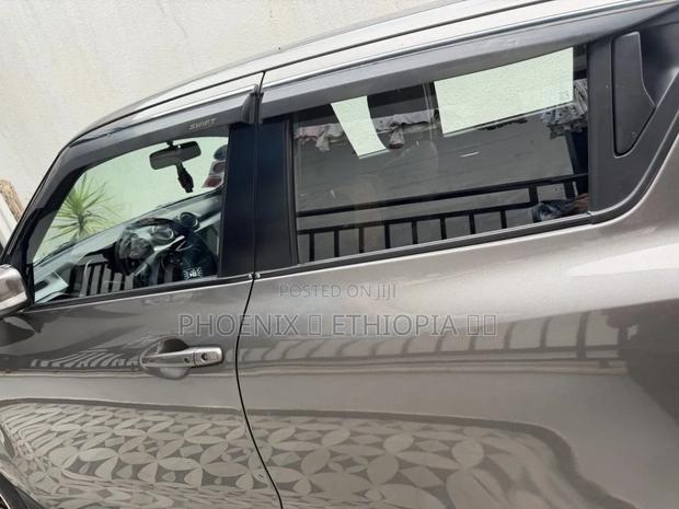 Suzuki Swift 2023 Gray