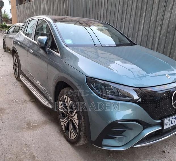 Mercedes-Benz EQE 2025 Blue