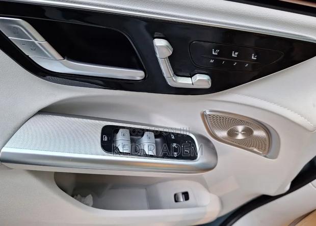 Mercedes-Benz EQE 2025 Blue