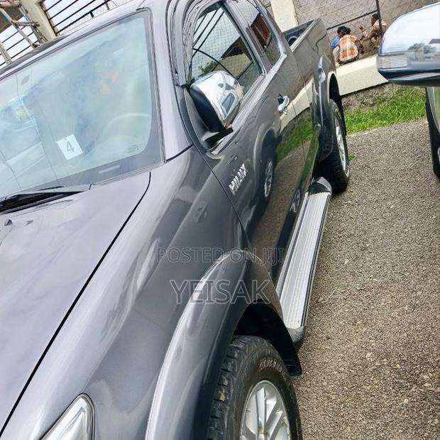 Toyota Hilux 2014 Black