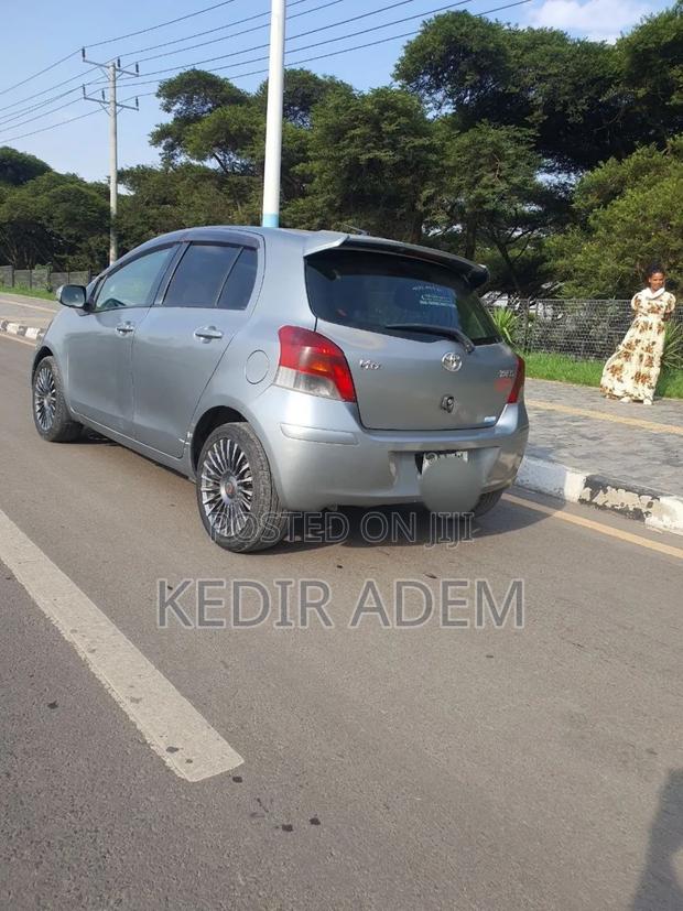 Toyota Yaris 2010 Gray