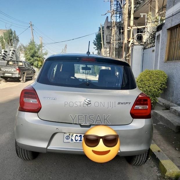 Suzuki Swift 2022 Silver
