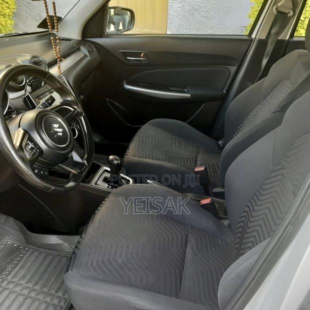 Suzuki Swift 2022 Silver