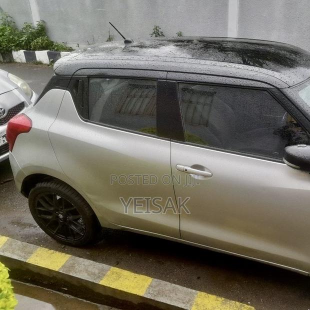 Suzuki Swift 2022 Silver