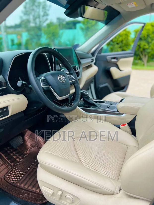 Toyota Highlander Hybrid 2024 White