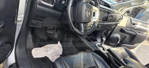 Toyota Hilux 2019 Silver