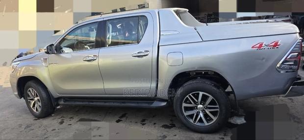 Toyota Hilux 2019 Silver