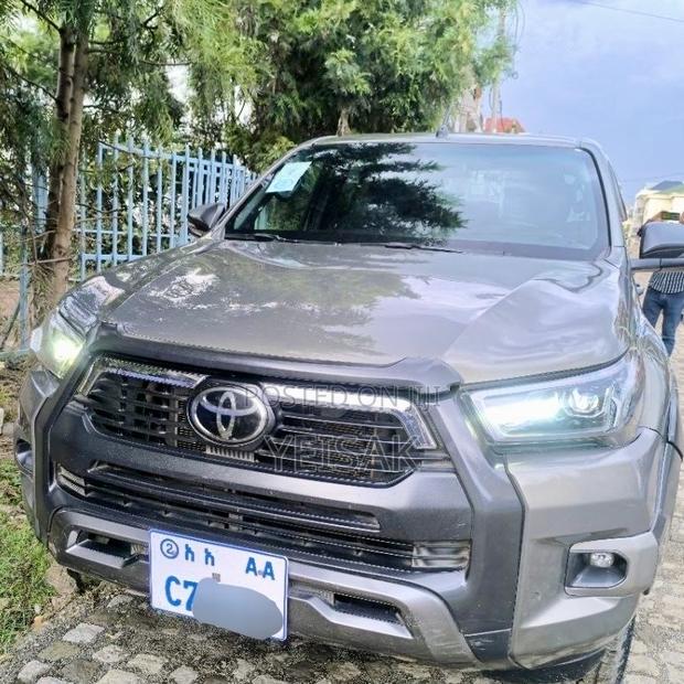 Toyota Hilux 2021 Gray