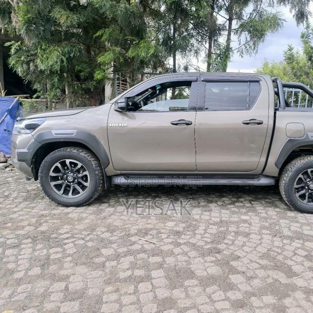 Toyota Hilux 2021 Gray