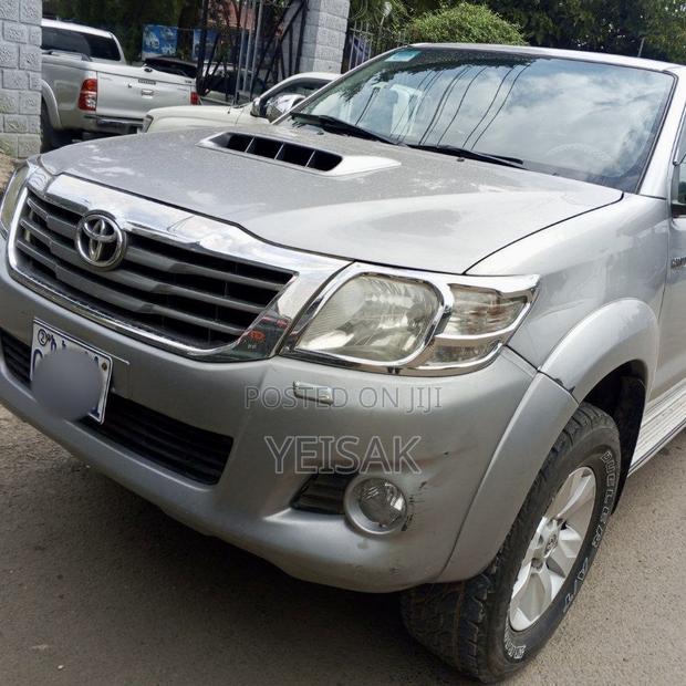 Toyota Hilux 2015 Silver