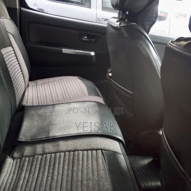 Toyota Hilux 2013 Gray