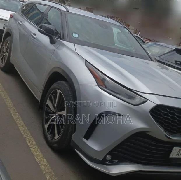 Toyota Highlander Hybrid 2022 Silver
