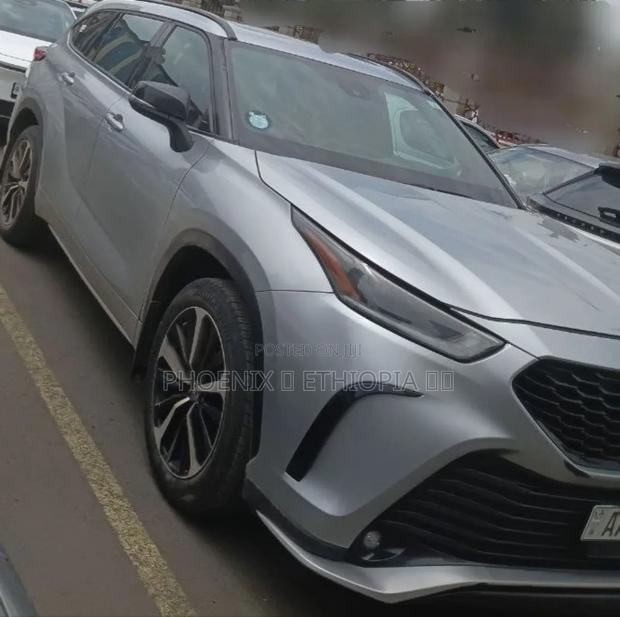 Toyota Highlander Hybrid 2022 Silver