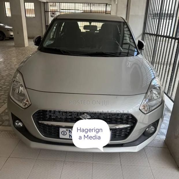 Suzuki Swift 2021 Silver