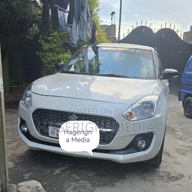 Suzuki Swift 2022 White
