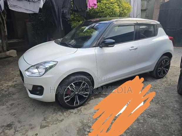 Suzuki Swift 2022 White