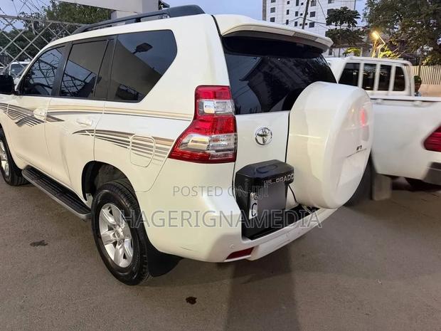 Toyota Land Cruiser 2018 White