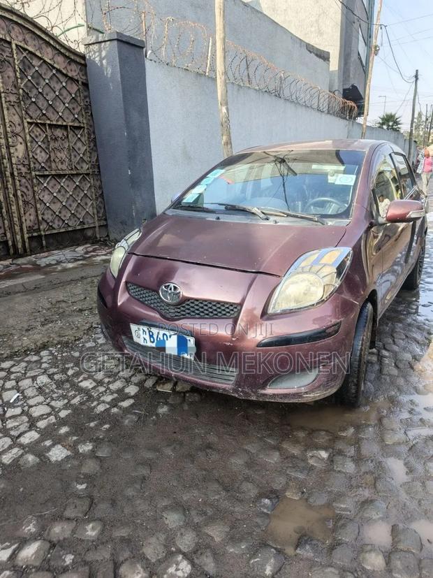 Toyota Yaris 2010 Burgundy