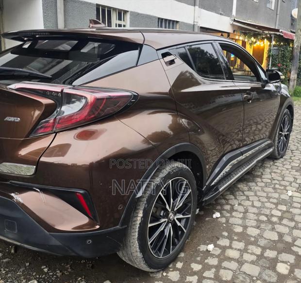 Toyota C-HR 2017 Brown