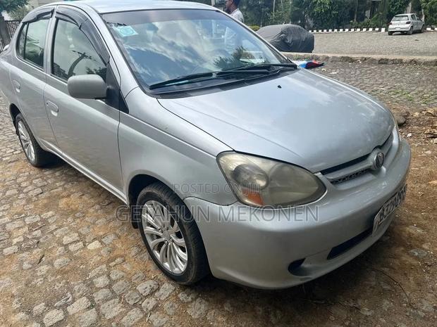 Toyota Platz 2005 Silver
