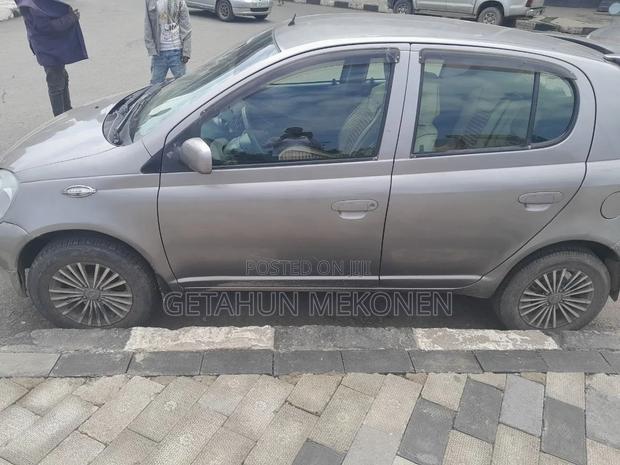 Toyota Vitz 2001