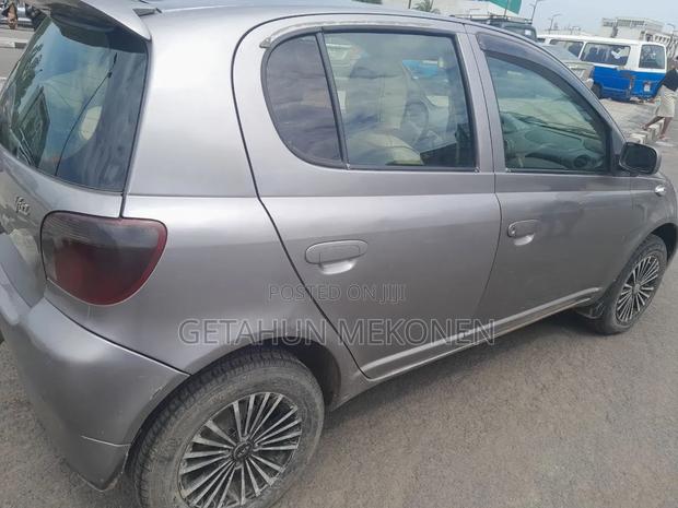 Toyota Vitz 2001
