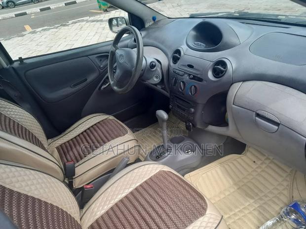 Toyota Vitz 2001