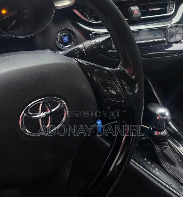 Toyota C-HR 2017 Brown