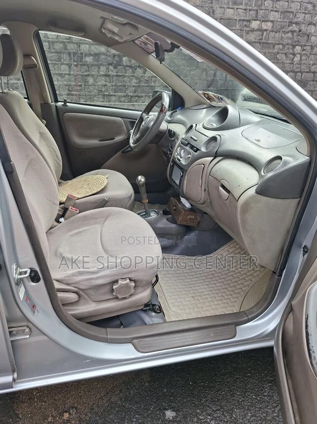 Toyota Platz 2005 Silver