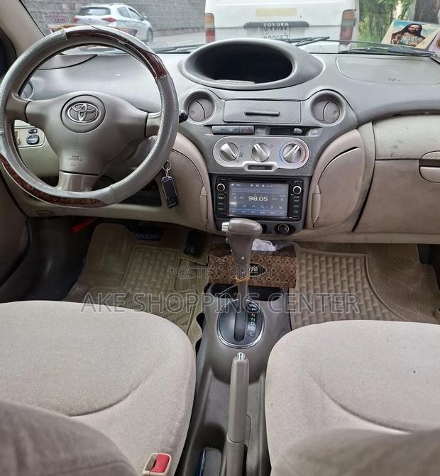 Toyota Platz 2005 Silver