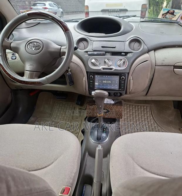 Toyota Platz 2005 Silver