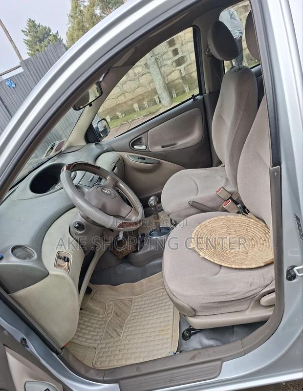 Toyota Platz 2005 Silver
