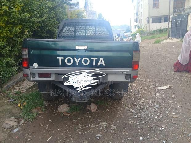 Toyota Hilux 2004 Green