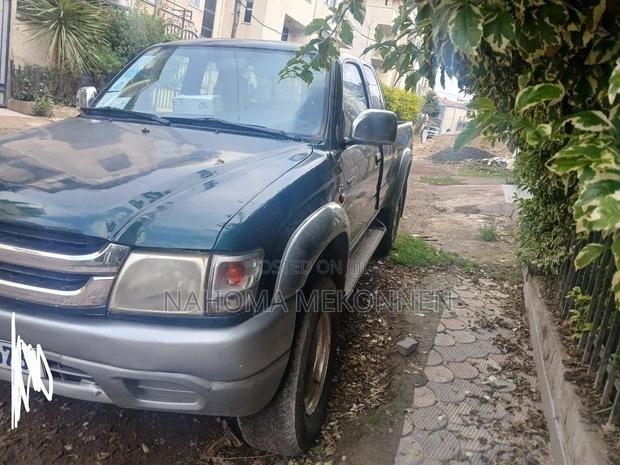 Toyota Hilux 2004 Green