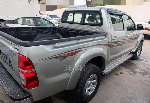 Toyota Hilux 2012 Silver