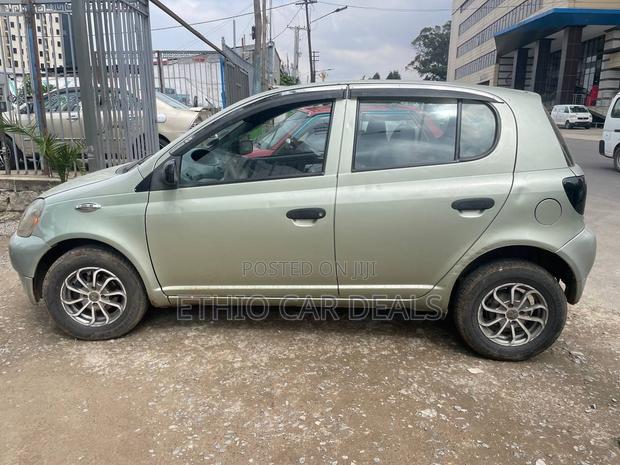 Toyota Vitz 2002 Gold