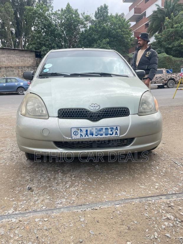 Toyota Vitz 2002 Gold