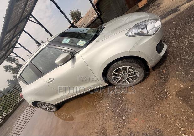 Suzuki Swift 2021 Silver