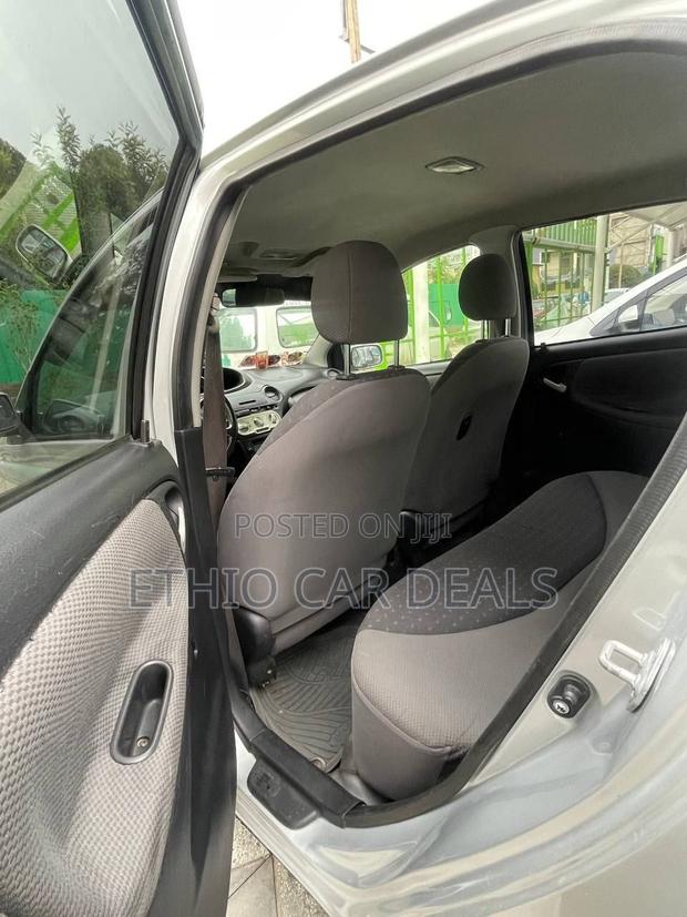 Toyota Vitz 2003 Silver