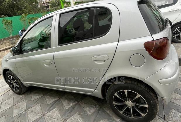 Toyota Vitz 2003 Silver