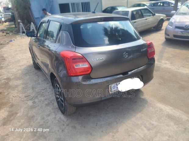 Suzuki Swift 2022 Brown