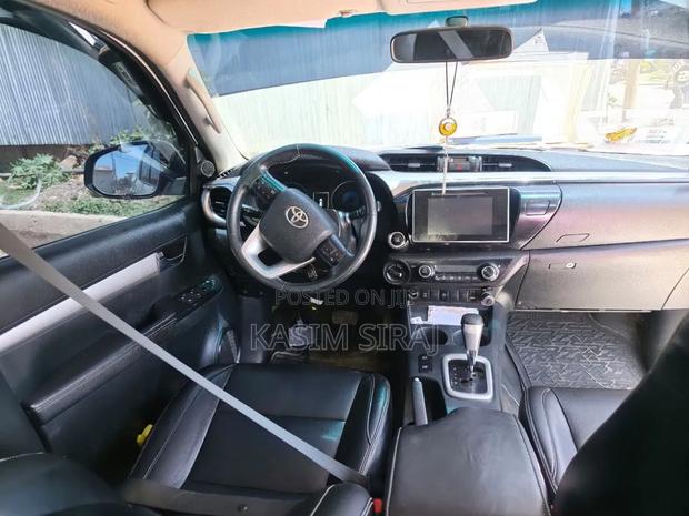 Toyota Hilux 2018 White