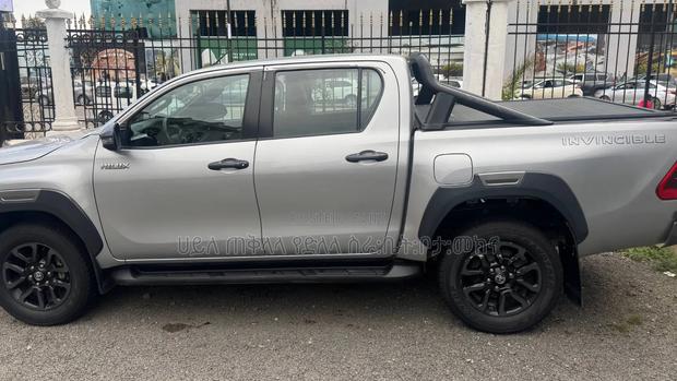 Toyota Hilux 2022 Silver