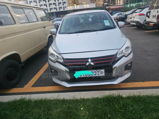 Mitsubishi Attrage 2022 Silver
