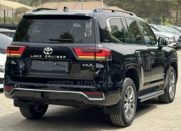 New Toyota Land Cruiser LC300 2023