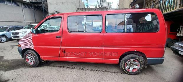 Toyota Grand HiAce 2002 Red