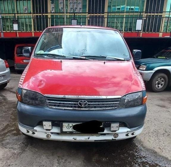 Toyota Grand HiAce 2002 Red