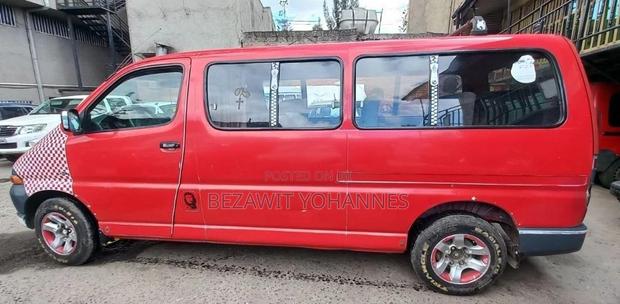 Toyota Grand HiAce 2002 Red